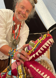 Erzählerkünstler mit Krokodil